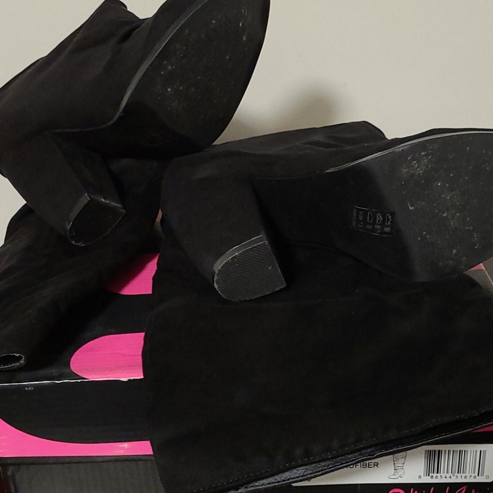 Boots - Picture 4 of 5